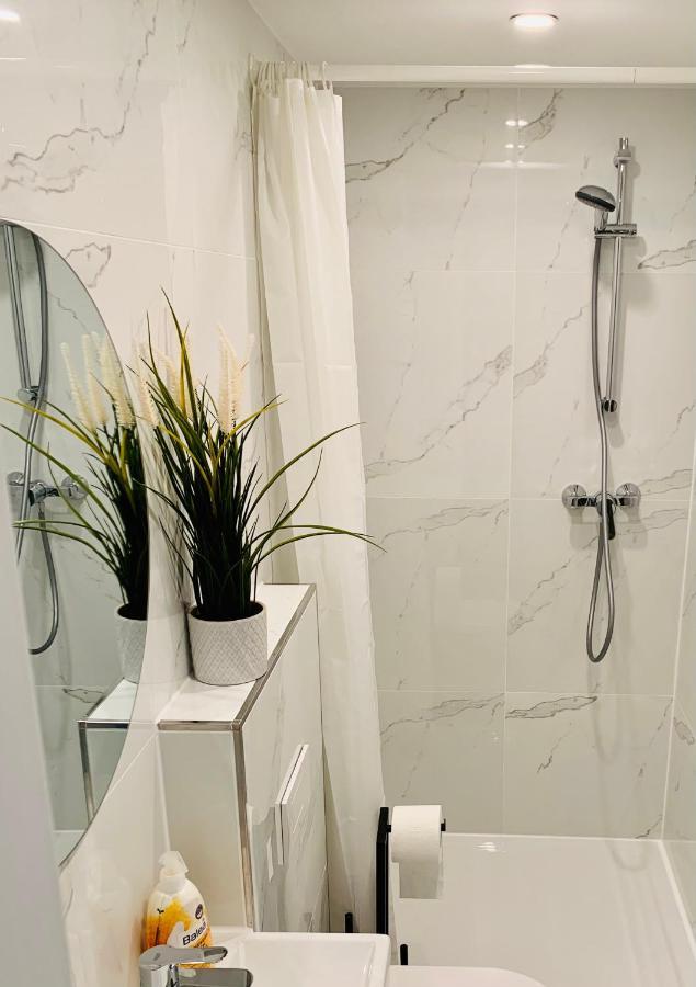 Gaestehaus Zur Uni Klinik Exklusives Apartment Mit Kueche Und Badezimmer Homburg (Saar) Exterior foto